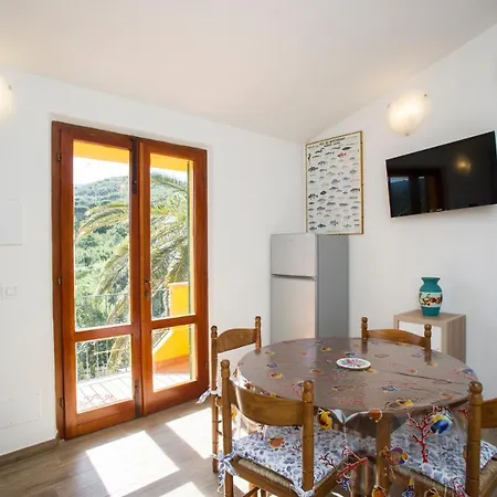 Casa Del Colle E Bougainville * Procchio (Isola d'Elba)