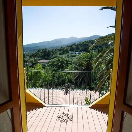 Casa Del Colle E Bougainville Procchio (Isola d'Elba)